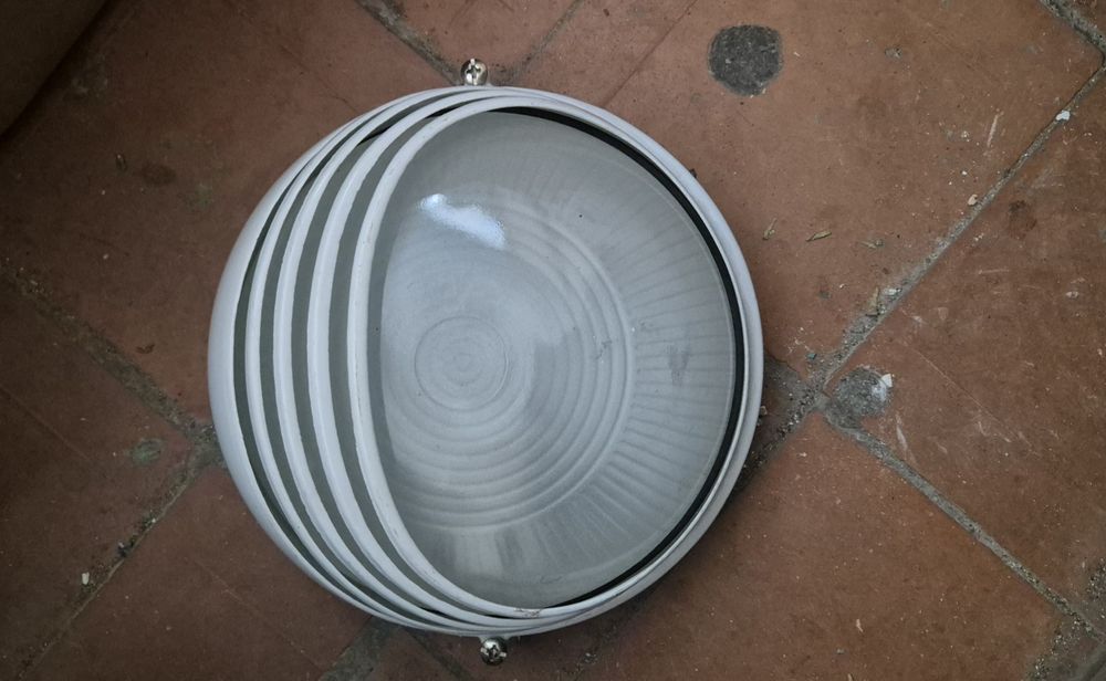 Продаётся светильник.