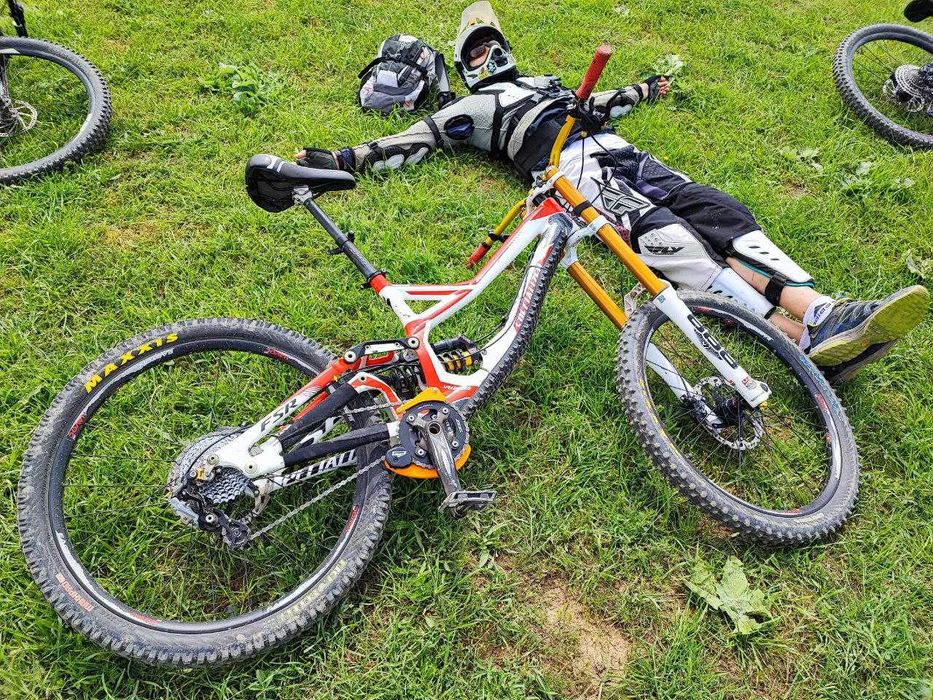 Горный DH велосипед двухподвес Specialized Demo demo 8 M