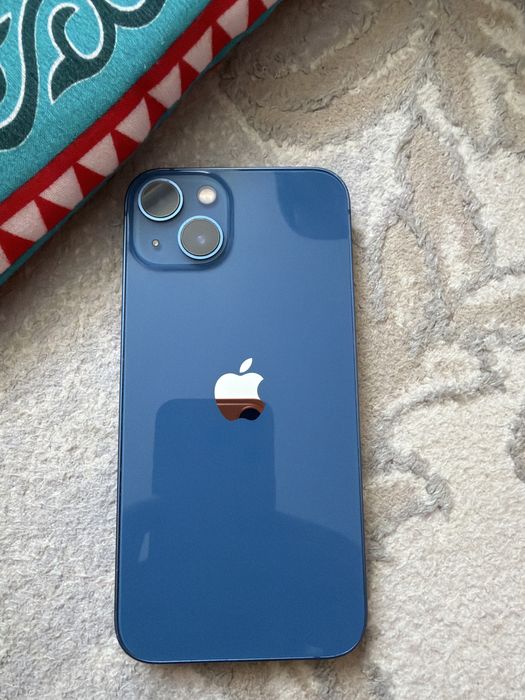 iPhone 13 телефон