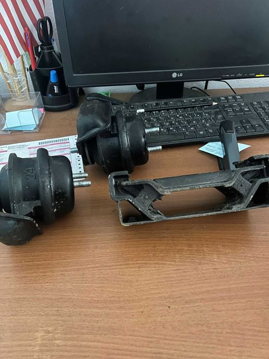 продам подушки двигателя  на авто