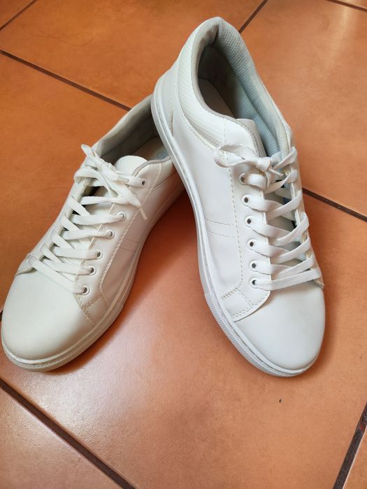 Бели кецове на LC Waikiki, номер 43, 28 см.