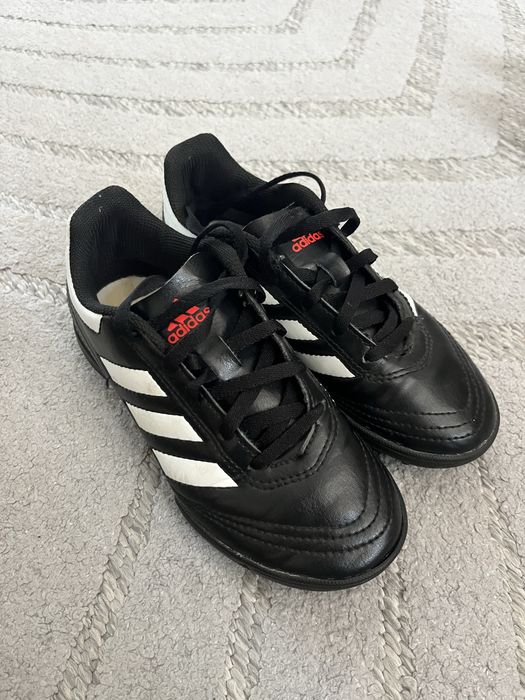 Ghete fotbal adidas marimea 31,5