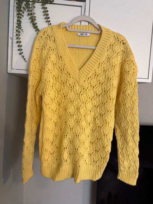 Жълт пуловер плетен About you