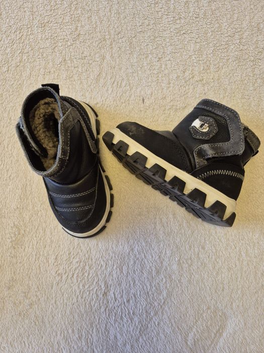 Продаю детскую обувь