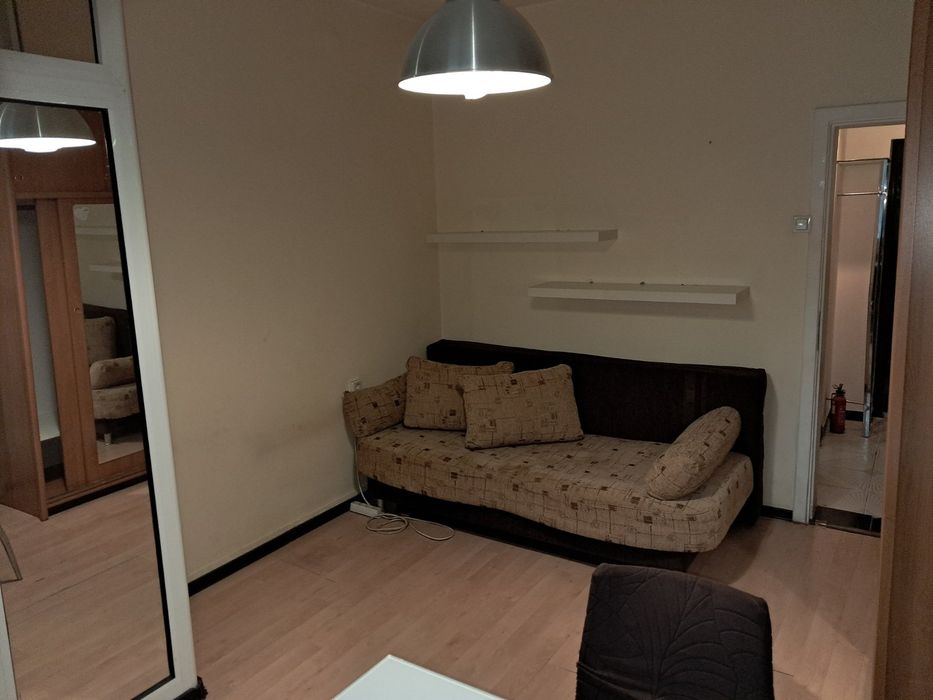 Едностаен от 22 кв.м, Иван Вазов,обзаведен, ремонтиран, за Ч. Л - 400 EUR
