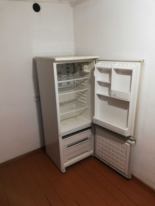 Продам двухкамерный холодильник "Бирюса".