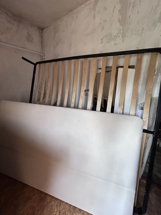 Продам кровать 180*200 с матрасом вместе .