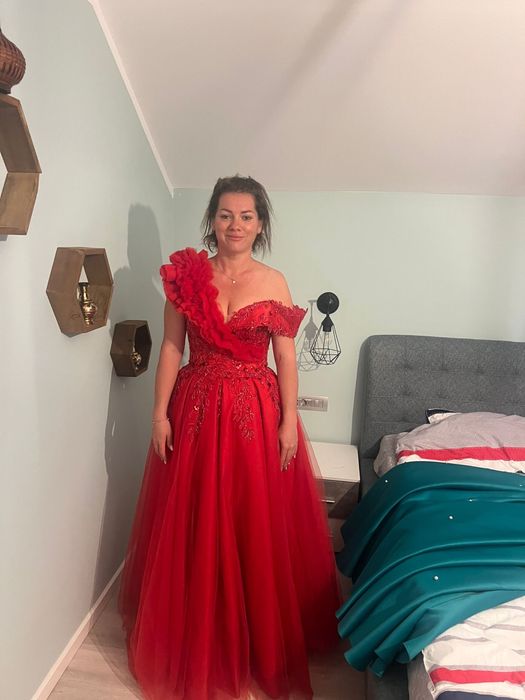 Vand rochie de nasa, rosie, facuta in atelier