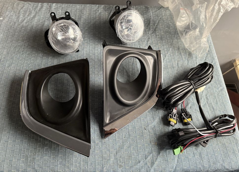 Противотуманныне фары тойота королла Е180