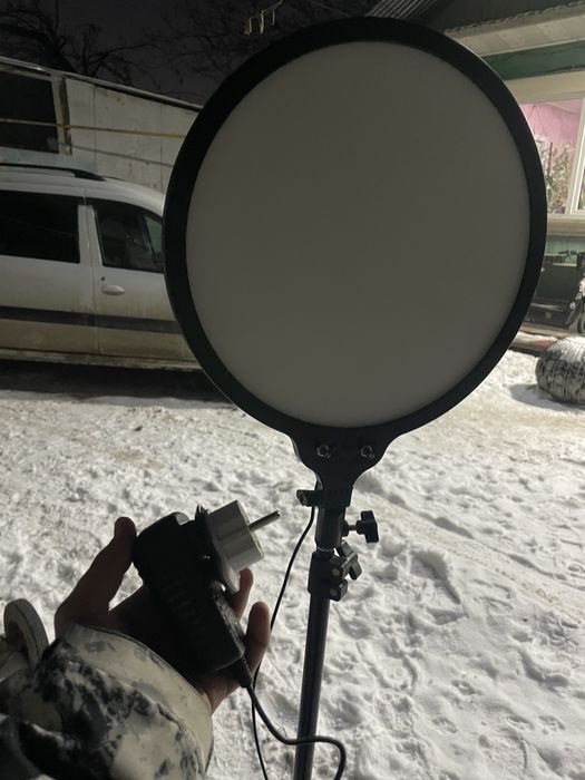 продам две лампы для освищения