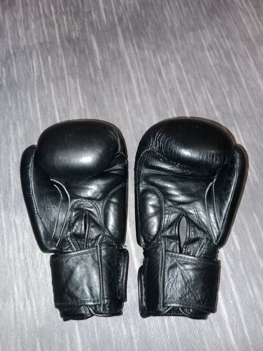 Продам перчатки боксерские
