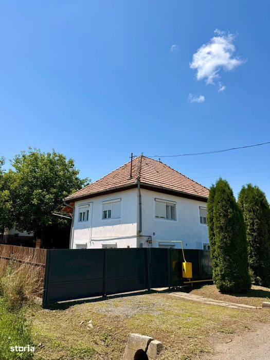 Vand casa cu etaj din caramida In Frunzeni, jud Mures, Transilvania