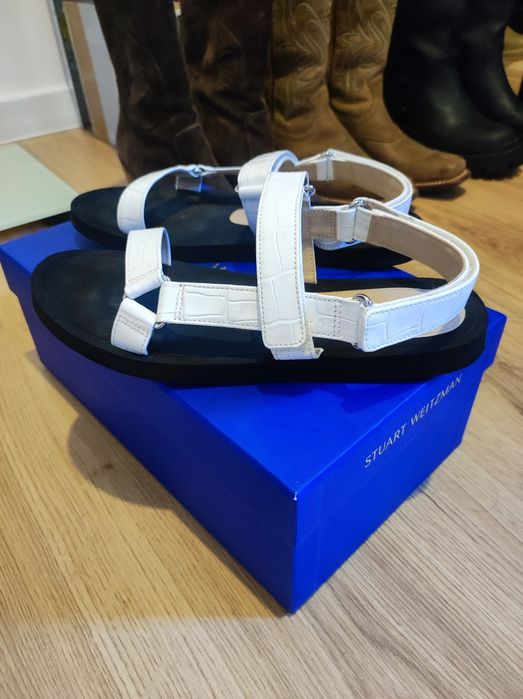 Stuart Weitzman бели кожени сандали