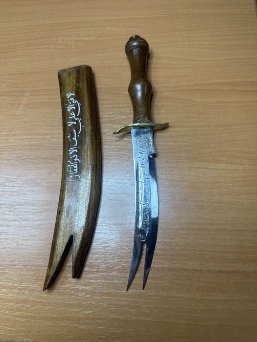 Sabie si cutit panoplie + suporturi din piele briceag