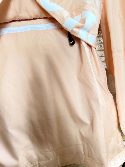 Разкошна много свежа пролетна ежедневна ветровка