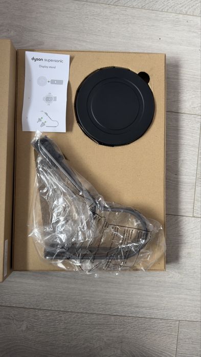 Стойка и дифузер за сешоар Dyson