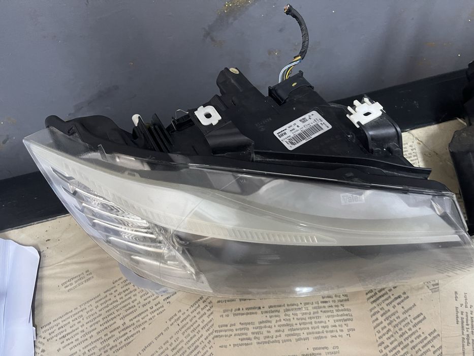 Faruri stanga dreapta Bmw seria 3 E90 E91 Facelift 2009-2012