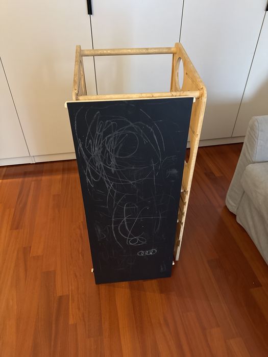Turnul Leea cu Tobogan, Birou și Tabla de scris