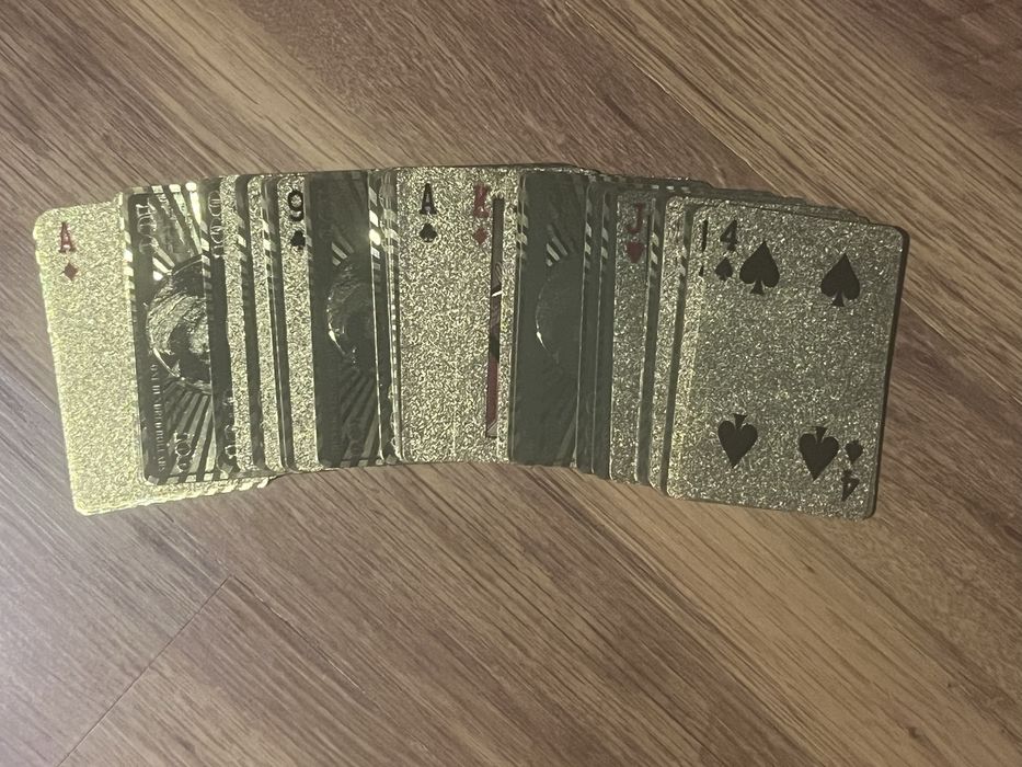 2 броя карти за игра