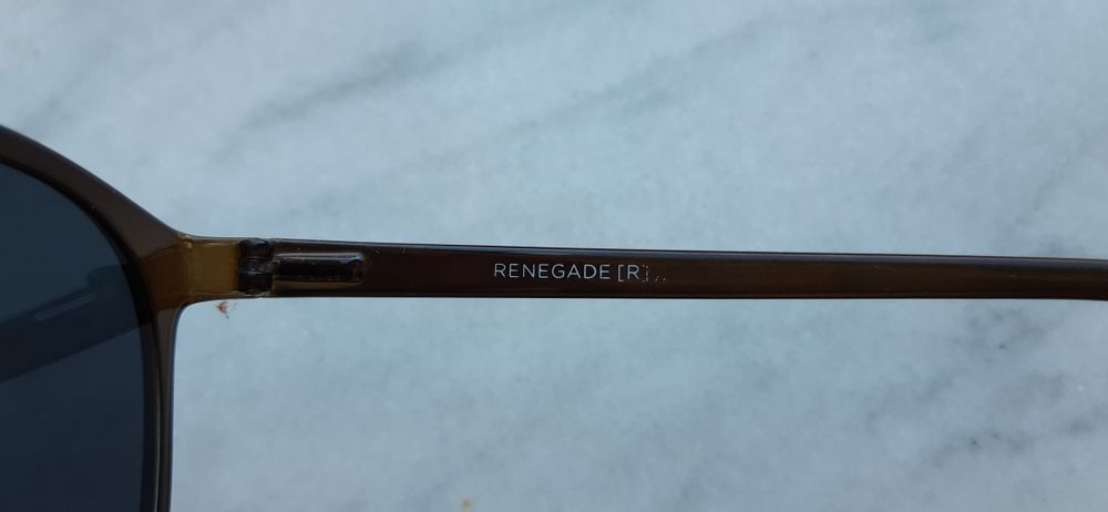 Le Specs Renegade unisex. Pret achizitie 260ron.