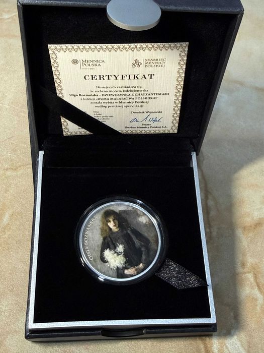Серебряная монета Девочка с Хризантемами