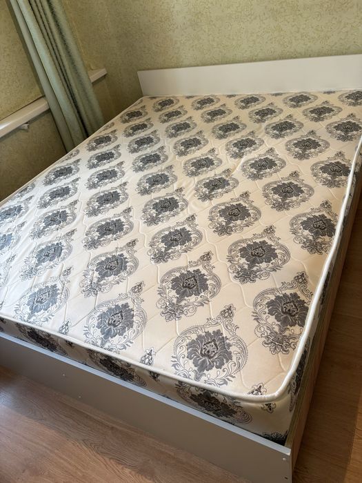 Кровать двуспальная