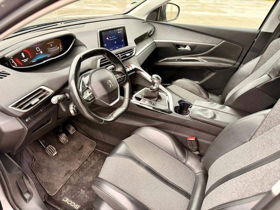 Peugeot 3008 Puretech 1.2, 130 CP, Allure, Manual
