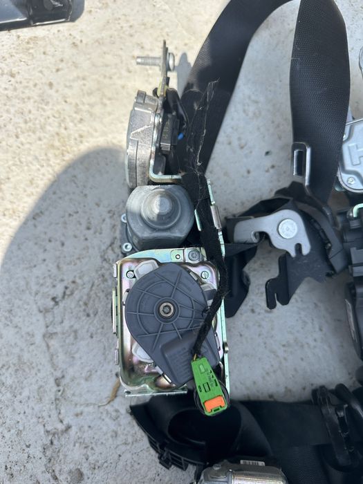 Колани Mercedes E class coupe кабрио предпазен колан w207 в207 колан