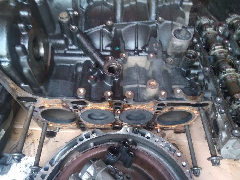 Двигател на части 651 мерцедес 220  2011г.сди