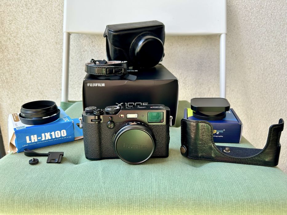 Fujifilm X100F Black – Pachet complet + accesorii premium (12.200 cadre)