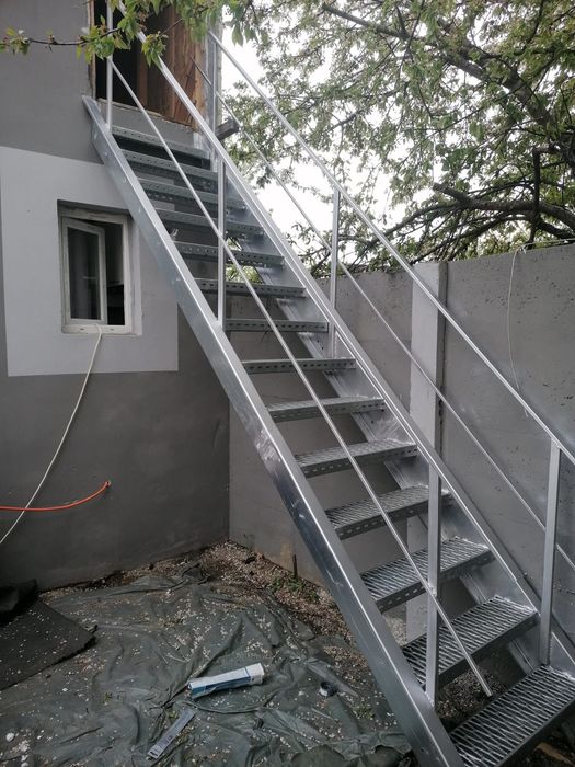 Scări metalice la orice dimensiune dorită oriunde în țară