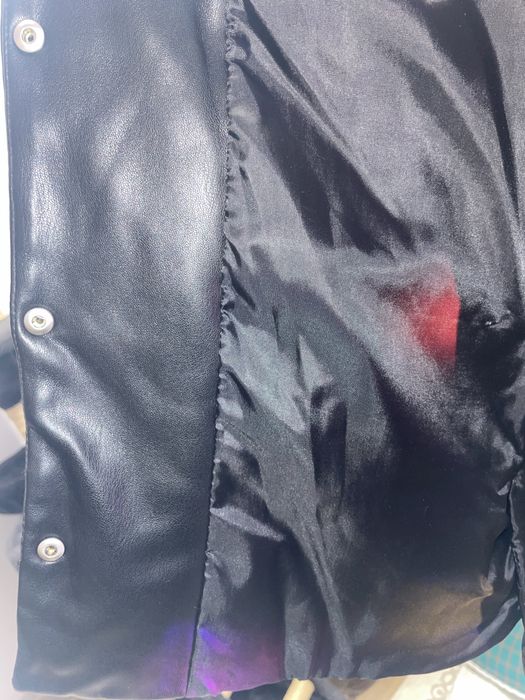 Срочноо продам куртку черную