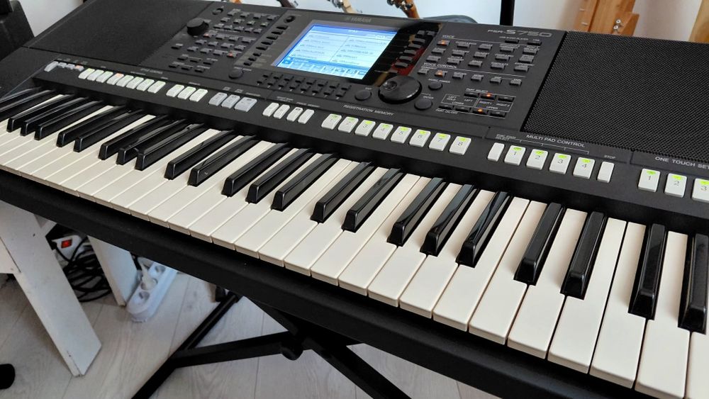 Orga profesionala Yamaha S 750