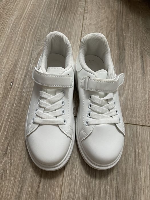 Продам кеды новые