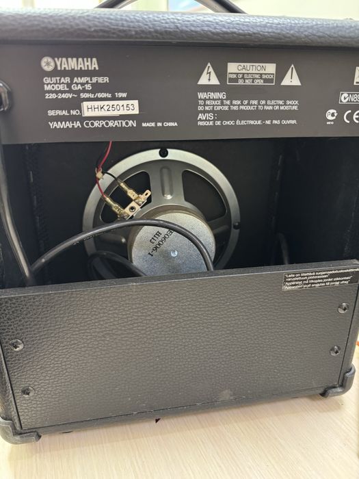 YAMAHA GA15 гитарный комбоусилитель