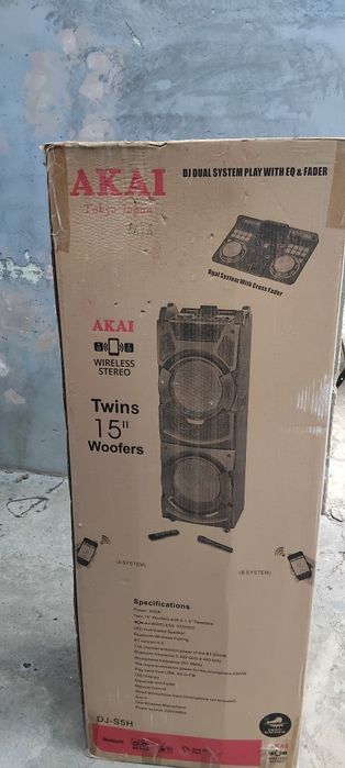 Vând boxa Akai în garanție.Negociabil