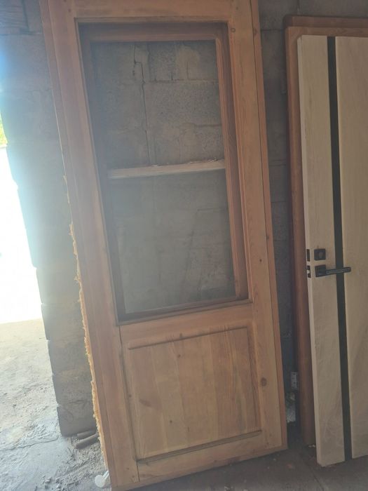 Продам двери деревянные