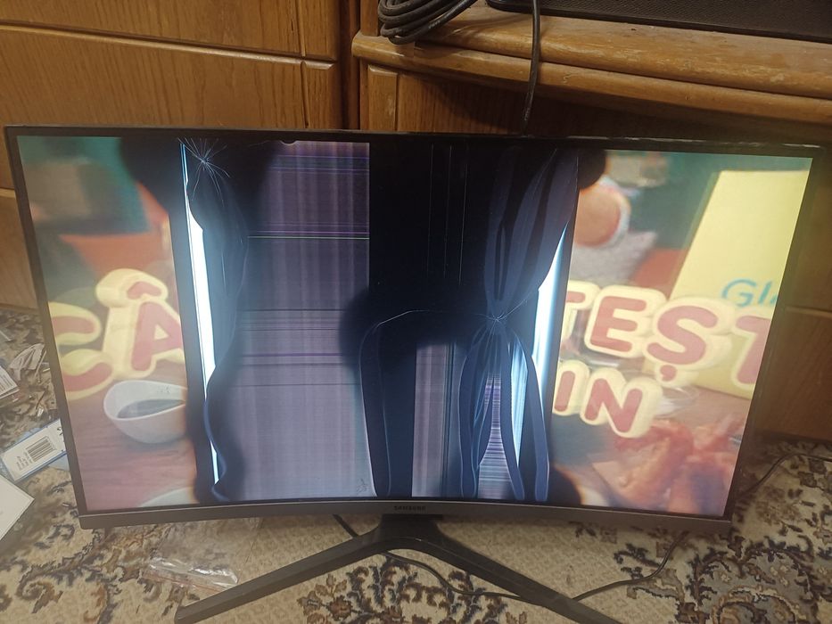 Monitor curbat Samsung C27R 500FHR