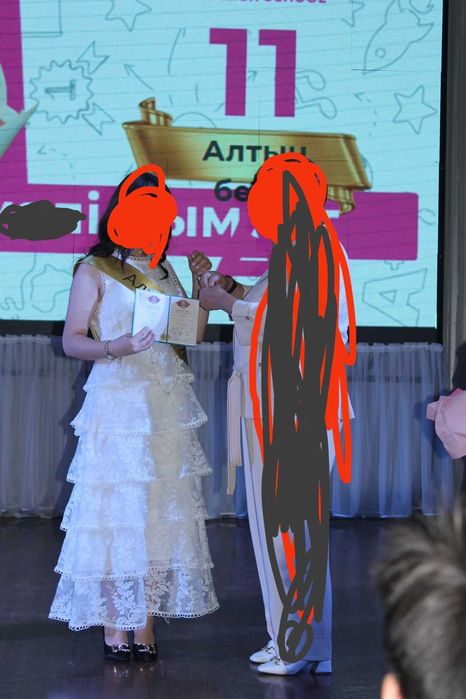 Платья вечерние.