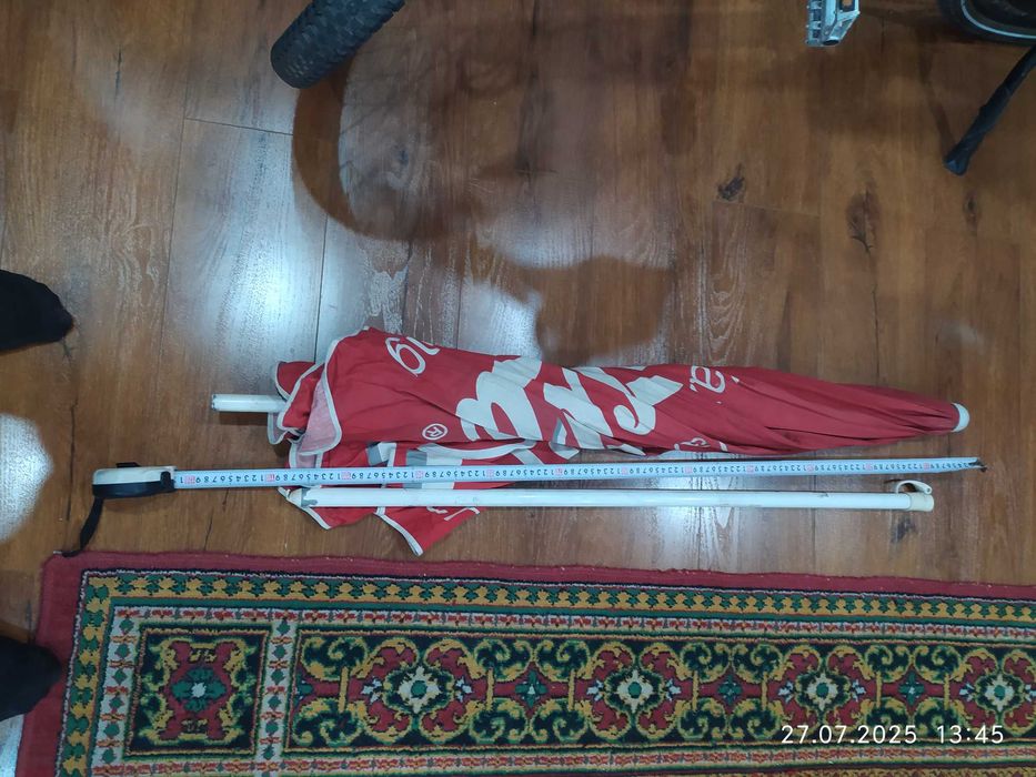 Пляжный зонт 2 метра в отличном состоянии Coca Cola.Спицы метал 8 ряд