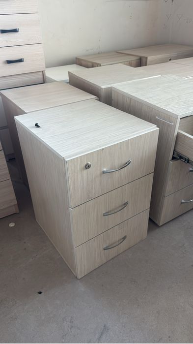 Мебель офисная столя стулья