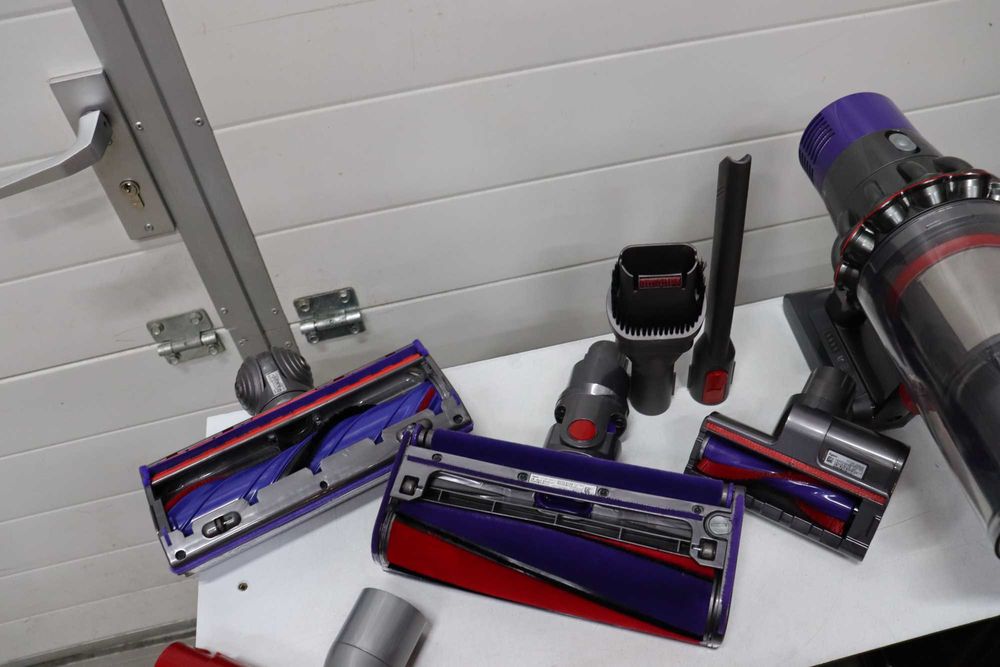 Вертикална прахосмукачка Dyson - V10 Absolute SV27, HEPA, сребриста