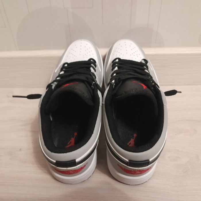Nike Air Jordan 1 low "Light Smoke"