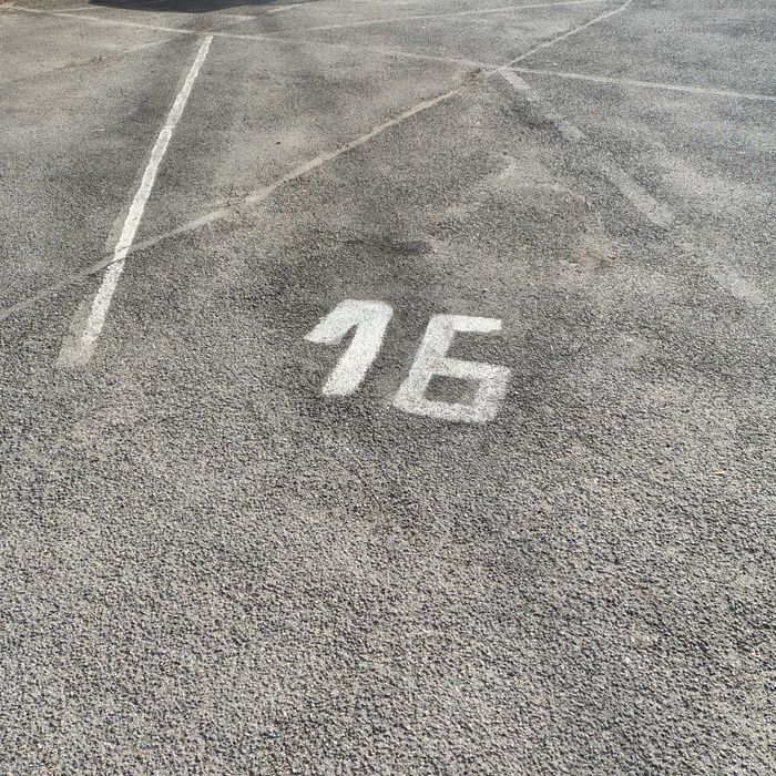 Închiriez loc de parcare exterioara str Muzeul Apei