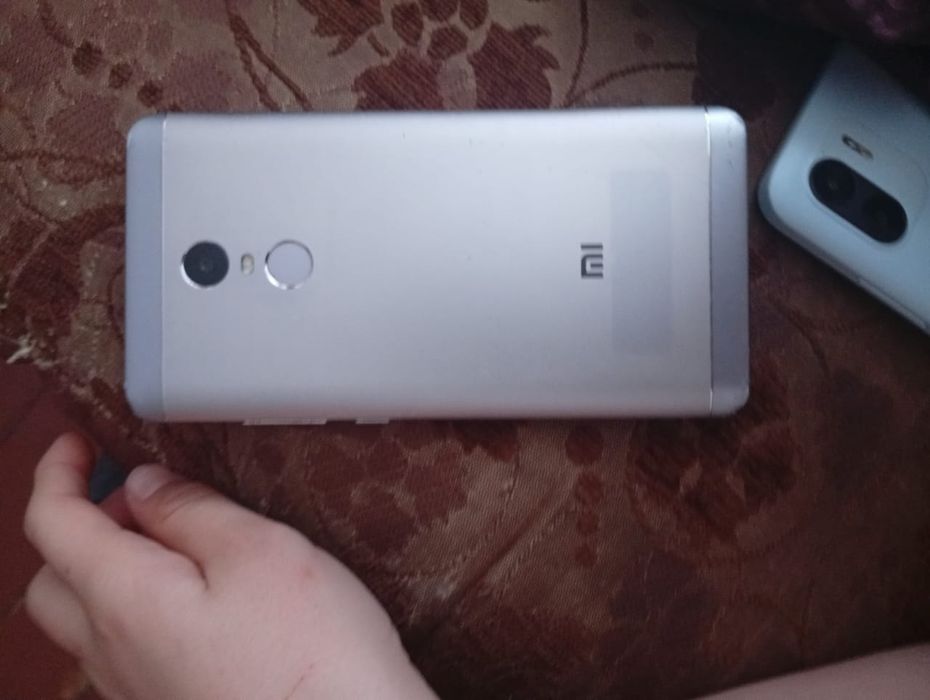 Редми а2+ и редми Обмен есть на  айфон хр х