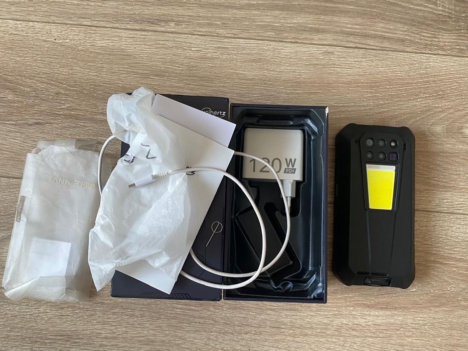 Продам Tank 3 pro
ОЗУ: 16 +16
Память: 512гб
АКБ: 23800мАч
Android: 15