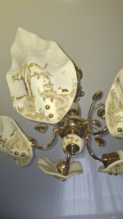 Продам люстру целая