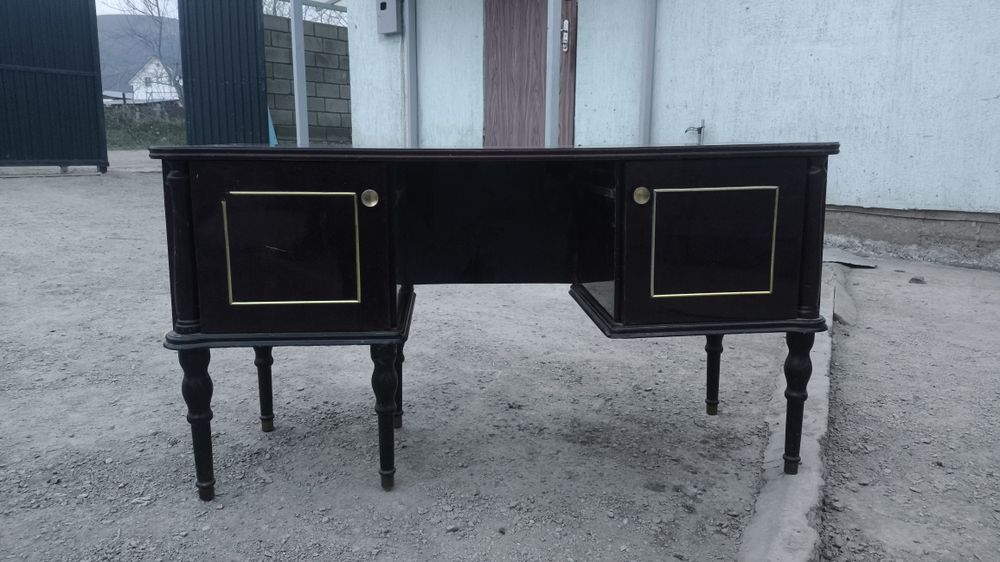 Стариный стол...