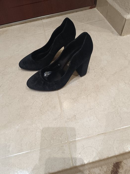 Елегантни дамски обувки