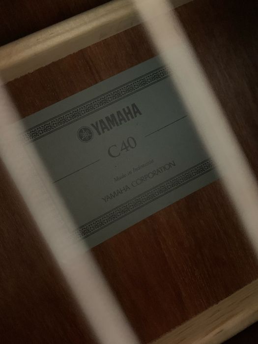 Продается гитара Yamaha C40